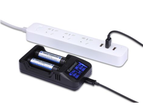 Ładowarka KeepPower L2 LCD Charger - 7